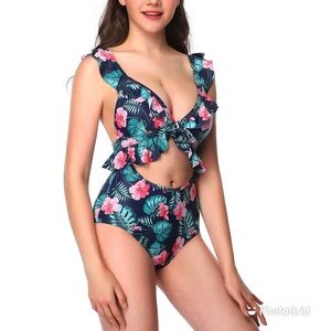 Verano Playa NWT Cutout Floral One Piece Swimwear